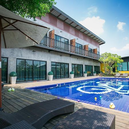 The Bike Loft Family Hostel Hua Hin Bagian luar foto