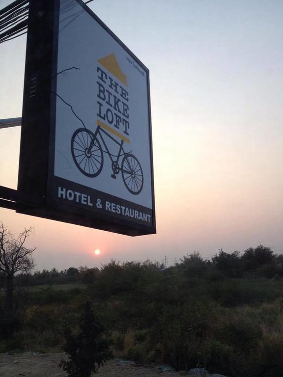 The Bike Loft Family Hostel Hua Hin Bagian luar foto