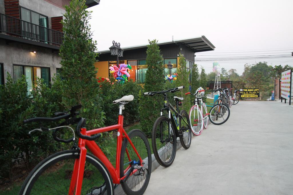 The Bike Loft Family Hostel Hua Hin Bagian luar foto