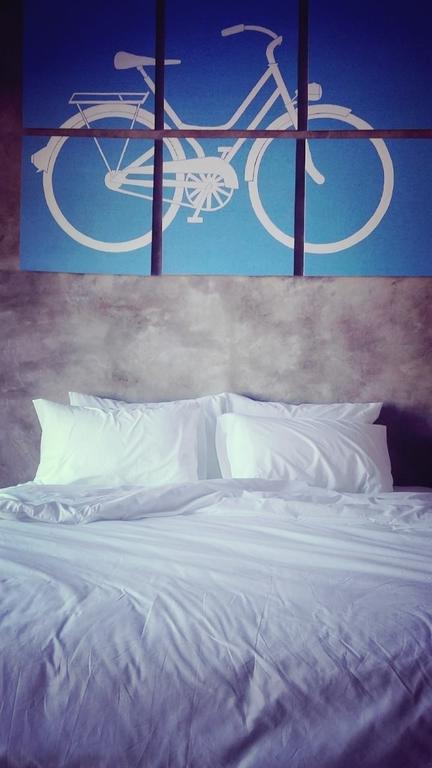 The Bike Loft Family Hostel Hua Hin Bagian luar foto