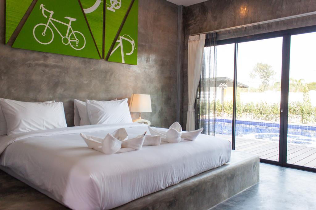 The Bike Loft Family Hostel Hua Hin Bagian luar foto