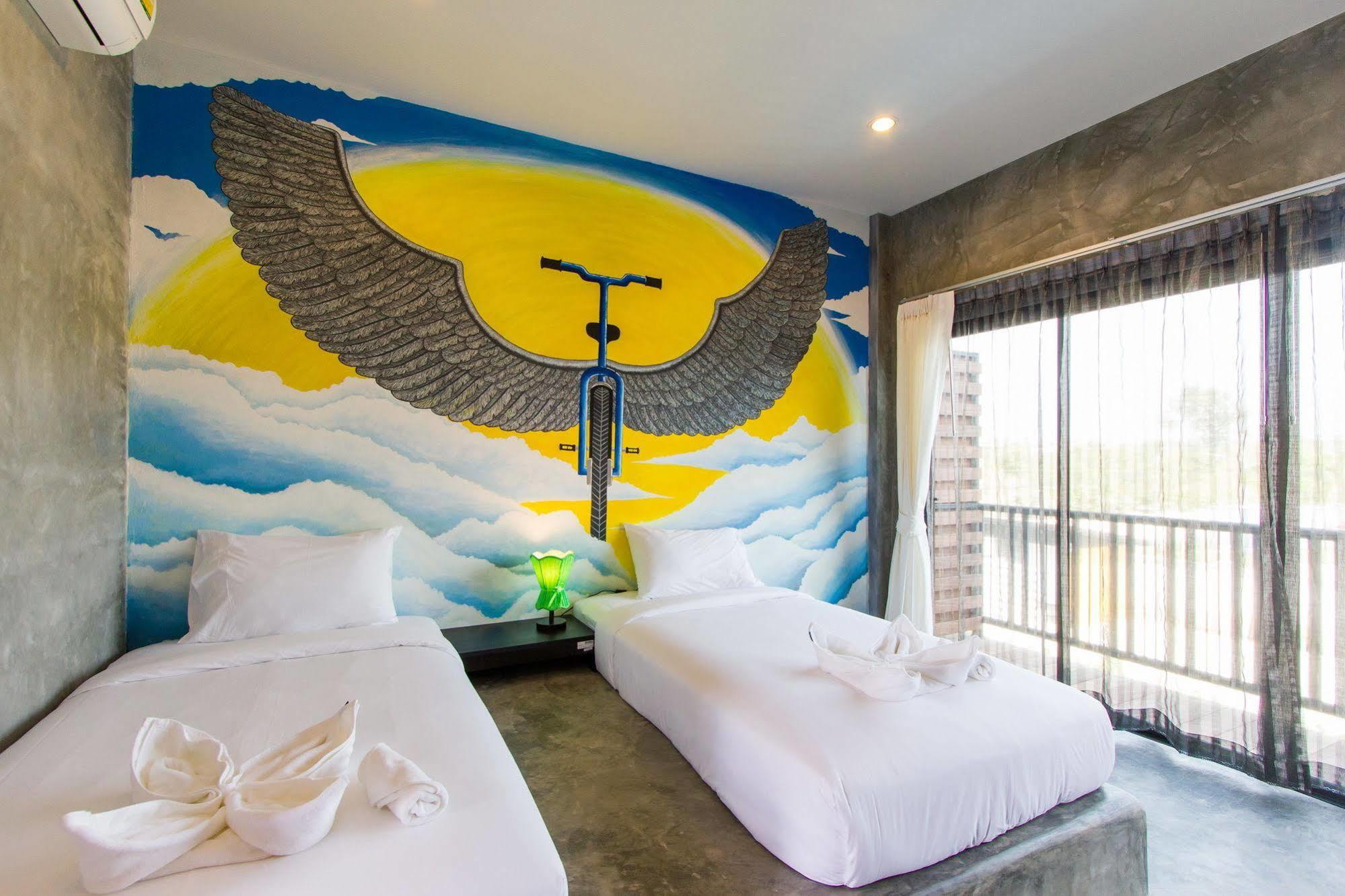 The Bike Loft Family Hostel Hua Hin Bagian luar foto
