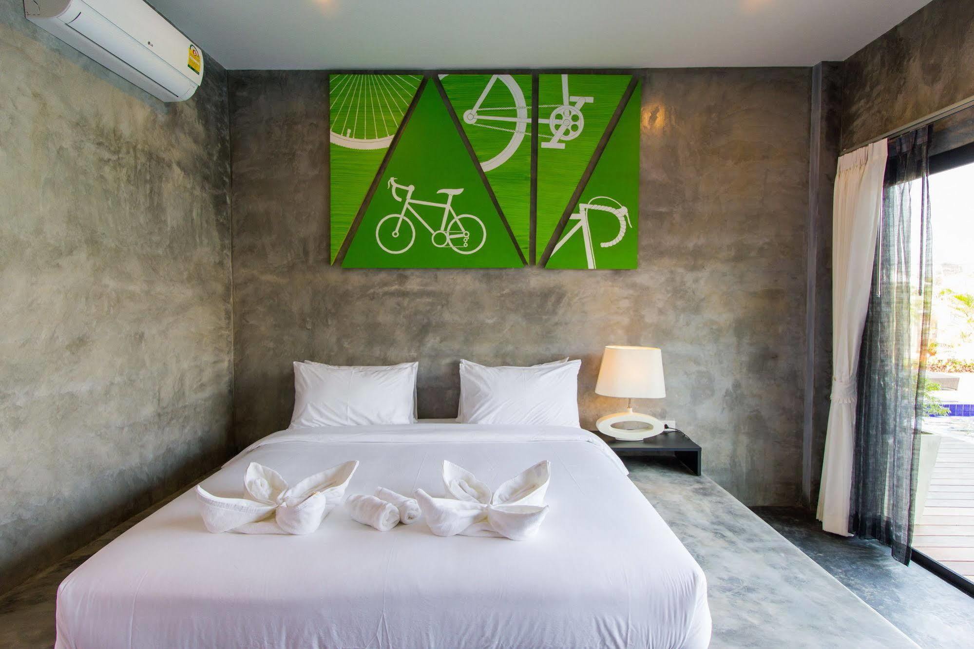 The Bike Loft Family Hostel Hua Hin Bagian luar foto