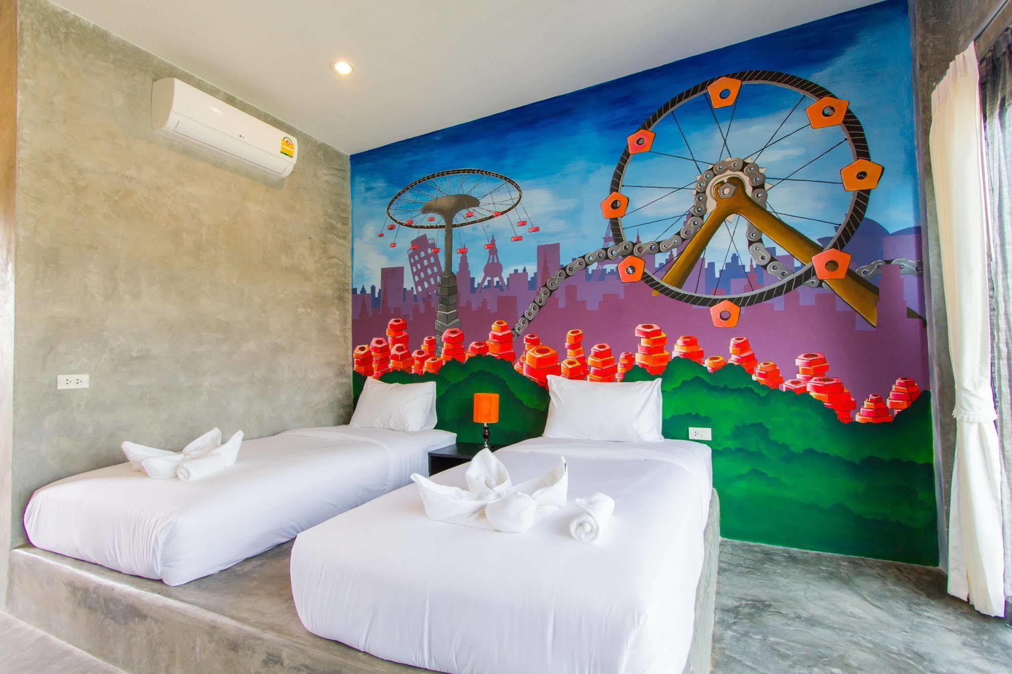 The Bike Loft Family Hostel Hua Hin Bagian luar foto