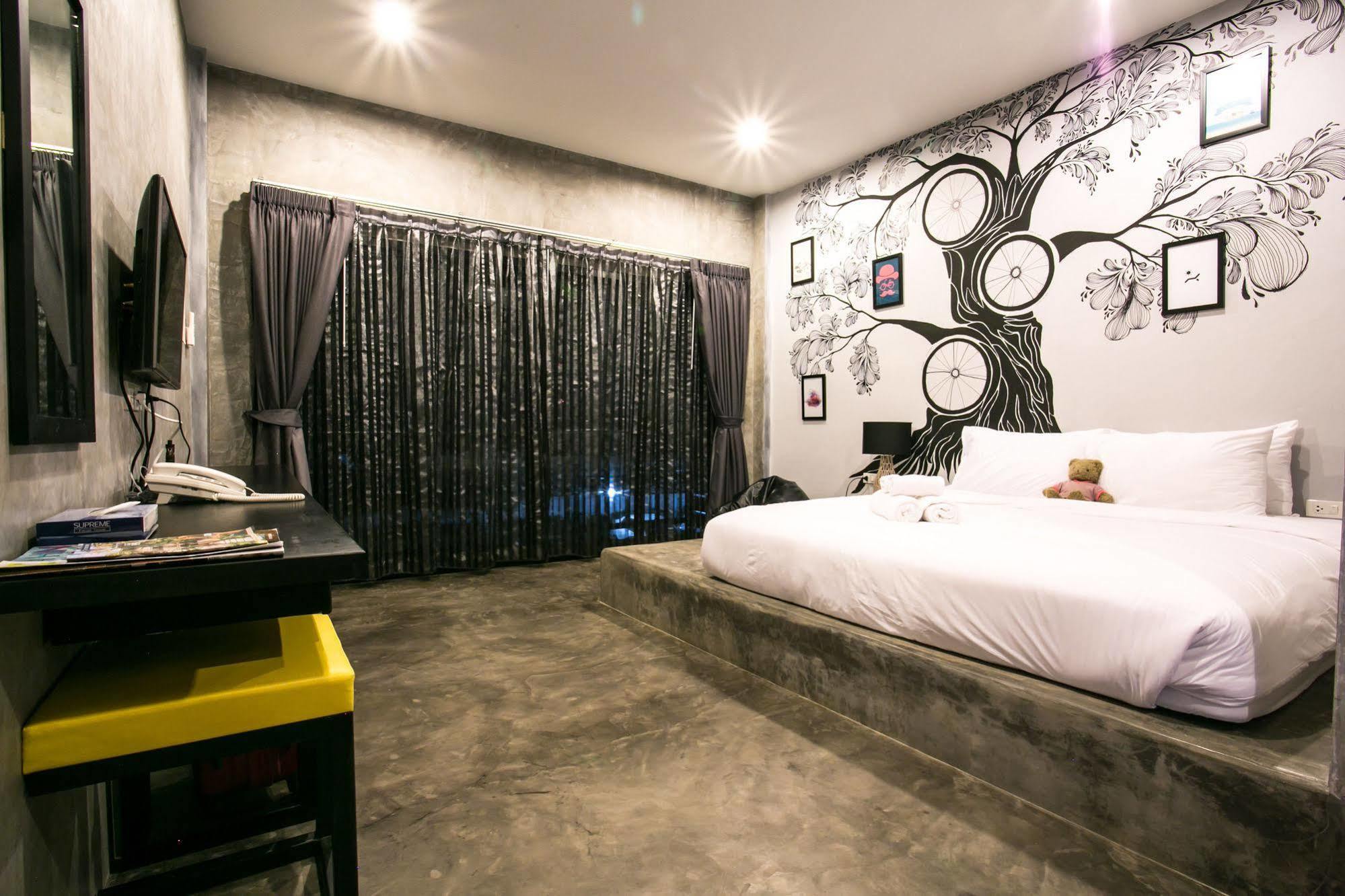 The Bike Loft Family Hostel Hua Hin Bagian luar foto