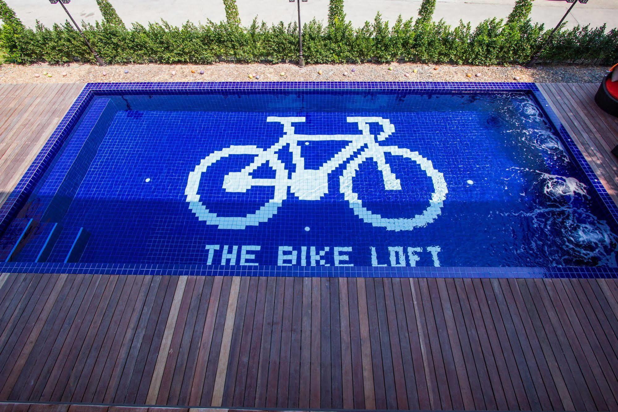 The Bike Loft Family Hostel Hua Hin Bagian luar foto
