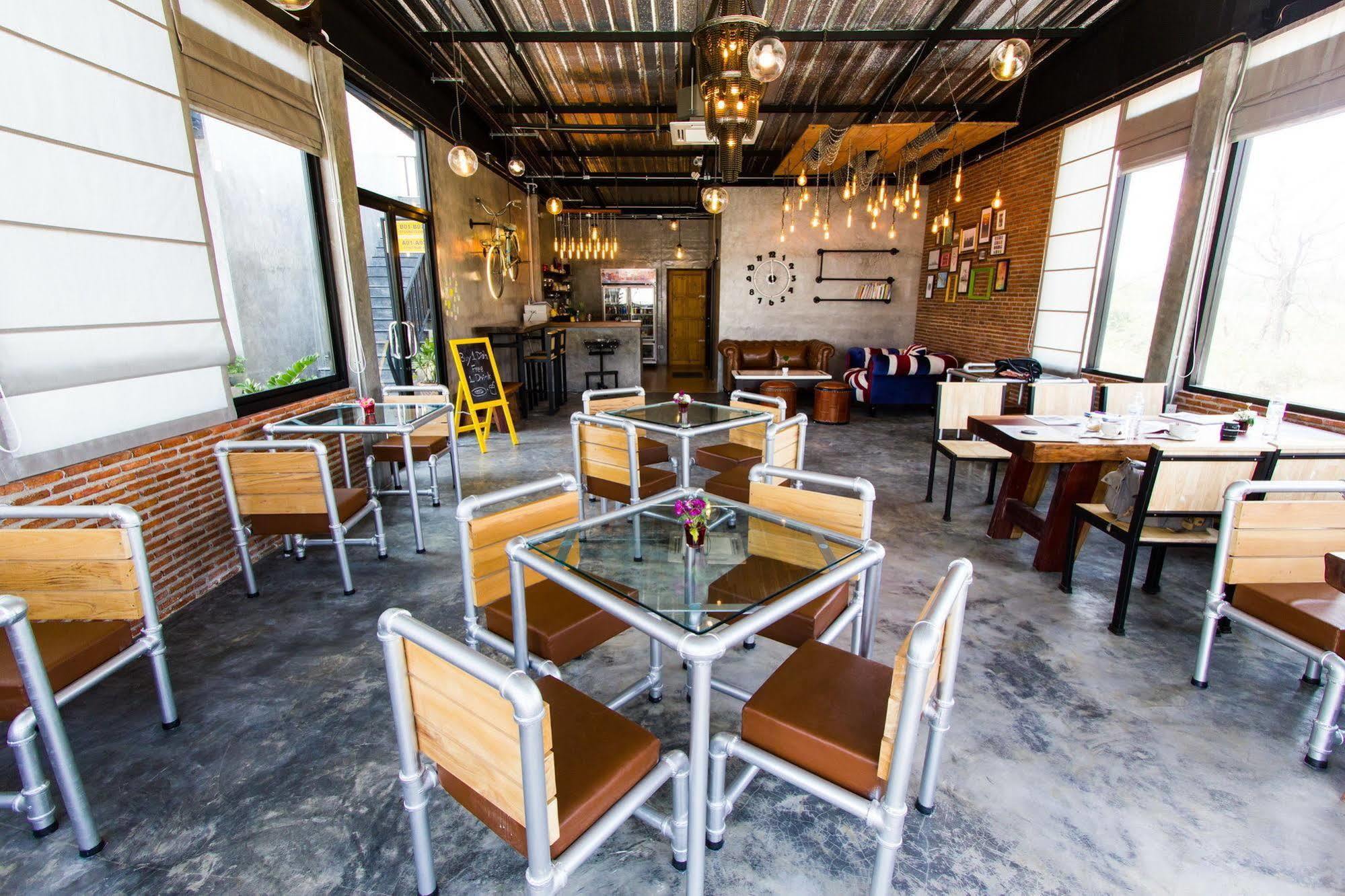 The Bike Loft Family Hostel Hua Hin Bagian luar foto